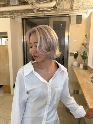 ショート Maho/海外 レイヤー/ハイトーンのヘアスタイル