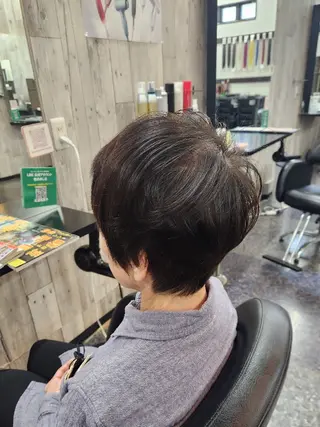 ショート カラー 岩瀬 未来のヘアスタイル