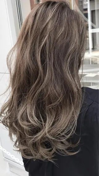 セミロング 髪質改善 スペシャリストのヘアスタイル