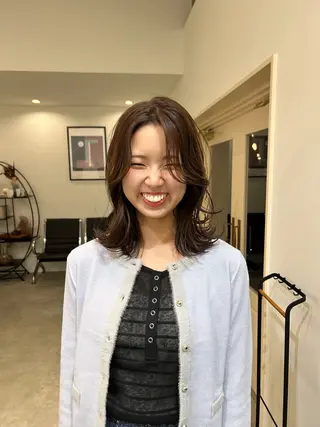 ミディアム 鳥居 愛子のヘアスタイル