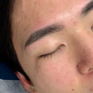 メンズ アイブロウ アイブロウ専門サロンエサージュ町田店所属・町田 桃香のマツエク・マツパデザイン