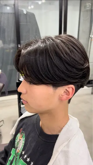 ショート モナン新宿所属・曲がる縮毛 メンズ 毛流れ 佐々木 優のヘアスタイル