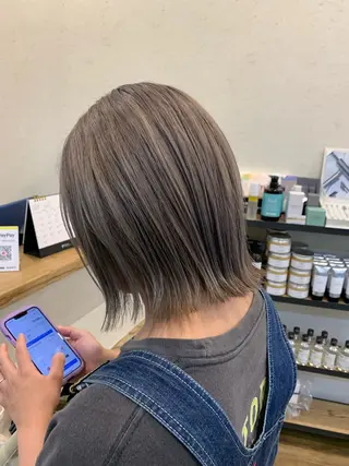 ミディアム カラー 🐝肥田 しょーと🐝のヘアスタイル