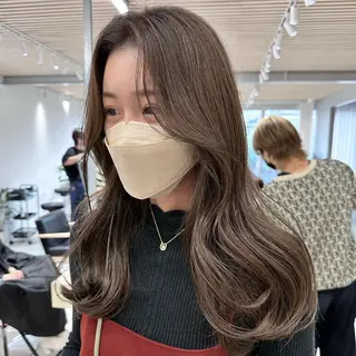 ロング カラー レイヤーカット 透明感カラーのヘアスタイル