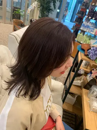 ミディアム カラー K. SUZUKAのヘアスタイル