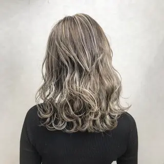 セミロング カラー TATSUYA アートディレクターのヘアスタイル