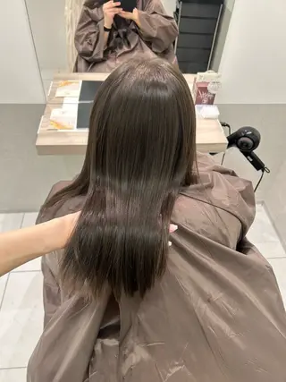 ミディアム カラー オリーブ/アッシュ やわらか透明感カラーのヘアスタイル