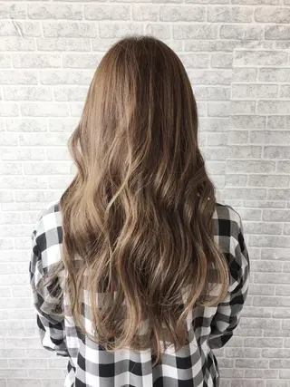 ロング 足立 磨咲のヘアスタイル