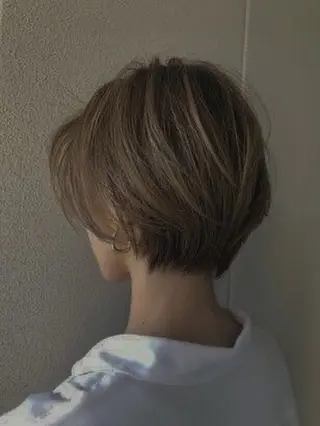 ショート 加藤木麻彩 NEROのヘアスタイル