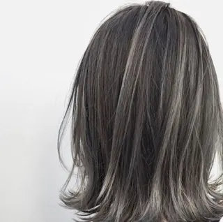 ミディアム カラー ニシキオリ ユウキのヘアスタイル