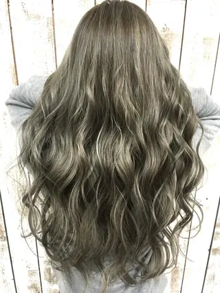 ロング カラー 井上 一平のヘアスタイル