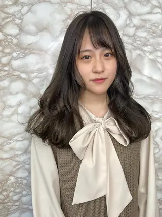 セミロング カラー YEAU　PLUS所属・極上の艶髪 RINAのヘアスタイル