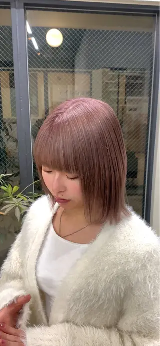 ミディアム Zina/艶髪/ ハイトーン/YUKAのヘアスタイル