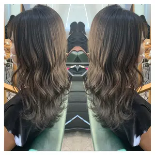 ロング カラー 村山 茉衣のヘアスタイル