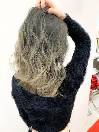 セミロング 👑圧倒的カラー👑 佐々木祐希のヘアスタイル