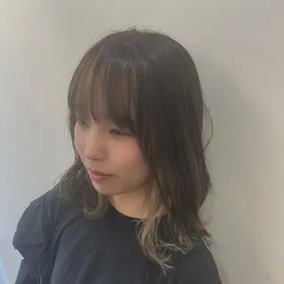 ミディアム 峯 志帆のヘアスタイル