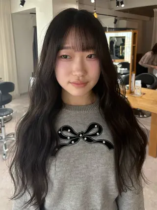 ロング カラー aina / n.w.hのヘアスタイル