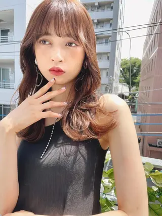 ミディアム レイヤーカット、 大人可愛い　中村美羅のヘアスタイル