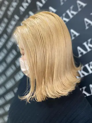 ミディアム カラー ヘアアレンジ メンズ キッズ ネイル マツエク・マツパ アイブロウ 🌟ブリーチ特化型 ハイトーンカラー🌟のヘアスタイル