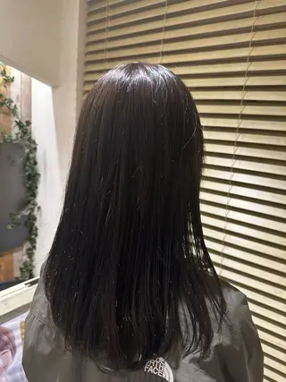 セミロング カラー 岡本 葵のヘアスタイル