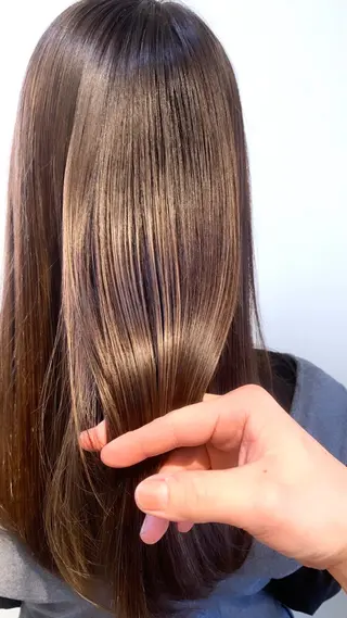 セミロング ハイライト✨髪質改善 TAKAさんです😊のヘアスタイル