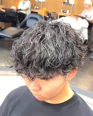 パーマ メンズ シャドウ/波巻き 朝崎倭斗のヘアスタイル