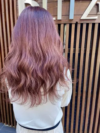 ロング 🌈8月末までシャ イン輝きハイトーン✨のヘアスタイル