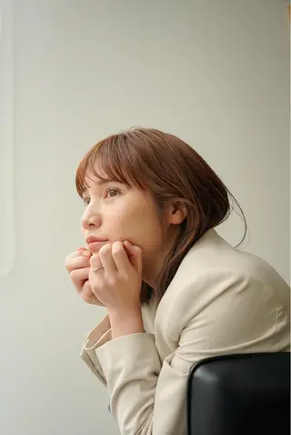 ミディアム カラー THE DAY所属・AKI HASHIMOTOのヘアスタイル