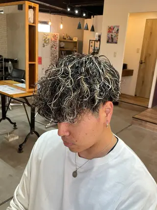 カラー パーマ メンズ シャドウパーマ/縦落 ちパーマ 大久保拓実のヘアスタイル