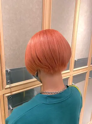 ショート 淡いハイトーンカラー レイヤーカットゆうかのヘアスタイル