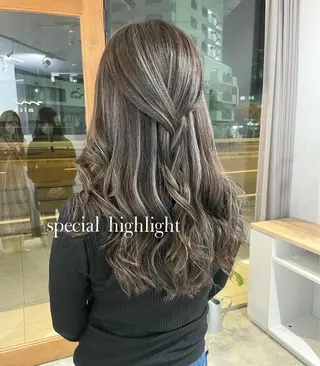 セミロング 岸川 恭子のヘアスタイル