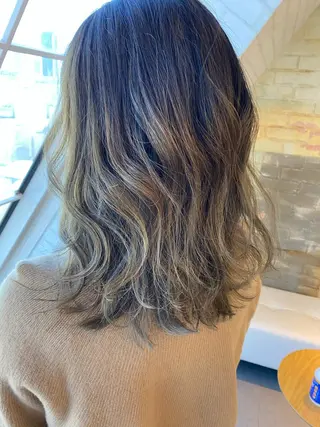 セミロング カラー YUNA ユウナのヘアスタイル