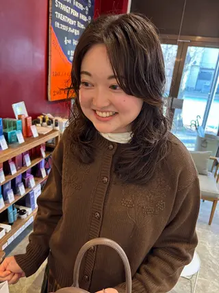 セミロング パーマ 小日向 沙織のヘアスタイル