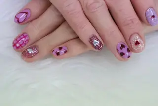 ネイル カラーズビューティサロン所属・ツノスエアヤカ ／つののネイルデザイン