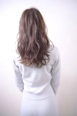 ロング カラー 伊藤 裕貴のヘアスタイル