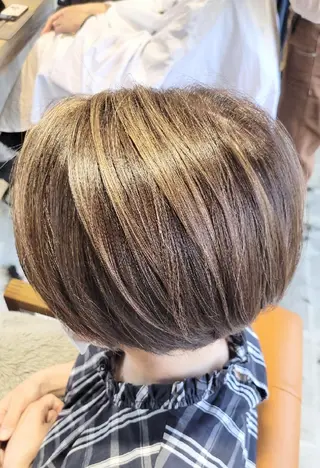 ショート alushe 岡 陽子のヘアスタイル