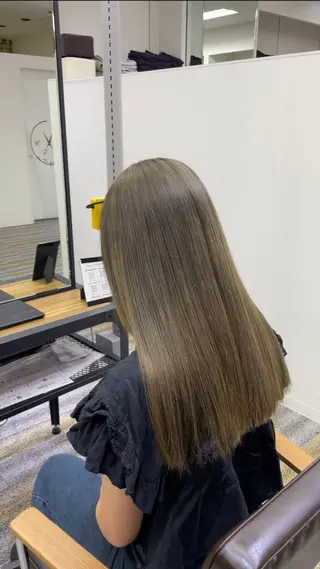 カラー 鈴木 ねねのヘアスタイル