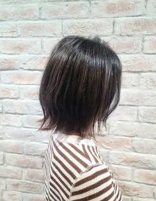 ミディアム 赤松 摩美のヘアスタイル