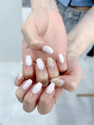 ネイル Bianca🩶 SHIONOのネイルデザイン