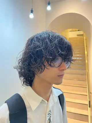 ミディアム メンズパーマ 岩成健志郎のヘアスタイル