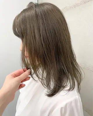 セミロング 透明感/オリーブ/ グレージュ/YUKAのヘアスタイル