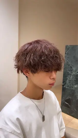 ショート カラー メンズ 髪の修復専門サロン　hair place VIVE所属・KOTA / ハイトーン/髪質改善のヘアスタイル