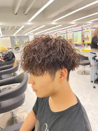 ミディアム パーマ ヘアアレンジ メンズ 艶カラー の達人のヘアスタイル