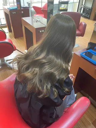 ロング 奥野碧🌈艶髪 /ダメージレスカラーのヘアスタイル