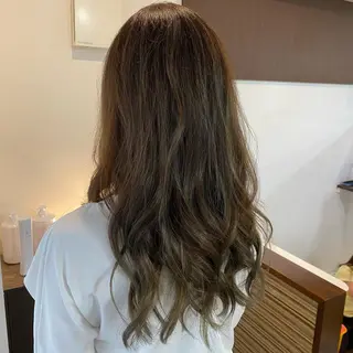 ロング カラー 堀内 七海のヘアスタイル