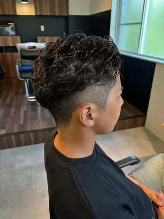 メンズ フェザーパーマ/韓国 /メンズカット/保立のヘアスタイル