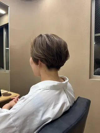 ショート カラー hina 🛋️ブリーチカラーのヘアスタイル