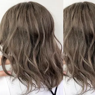 セミロング カラー JuNブリーチに 縮毛矯正するプロのヘアスタイル