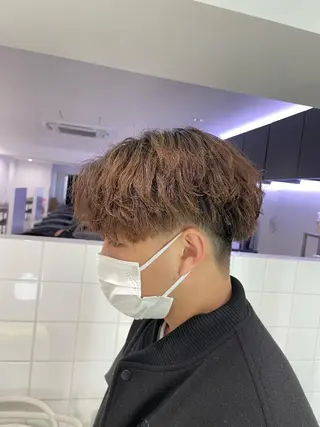 セミロング パーマ ヘアアレンジ メンズ 艶カラー の達人のヘアスタイル