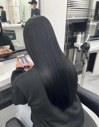 ロング yoki.【ﾖｷ】所属・Yoki.【ﾖｷ】 OMI／透明感カラーのヘアスタイル